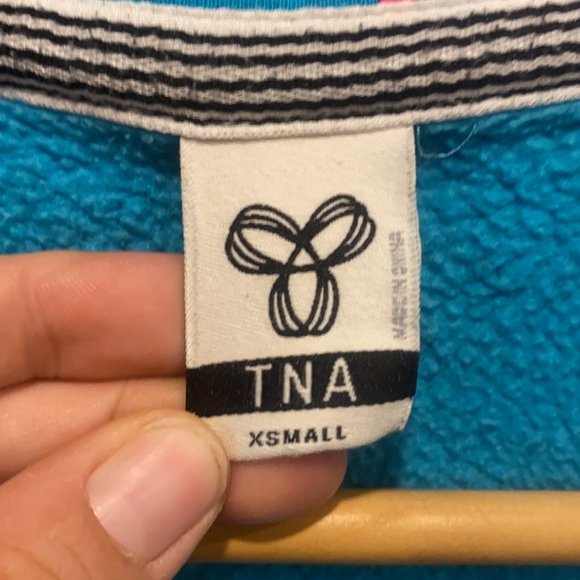 🏁 Aritzia TNA Zip up Whistler special edition hoodie XS - Picture 8 of 11